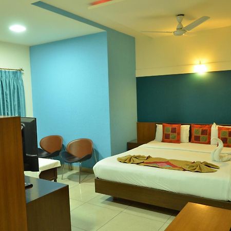 Cubbon Suites - 10 Minute Walk To Mg Road, Mg Road Metro And Church Street Bangalore Buitenkant foto