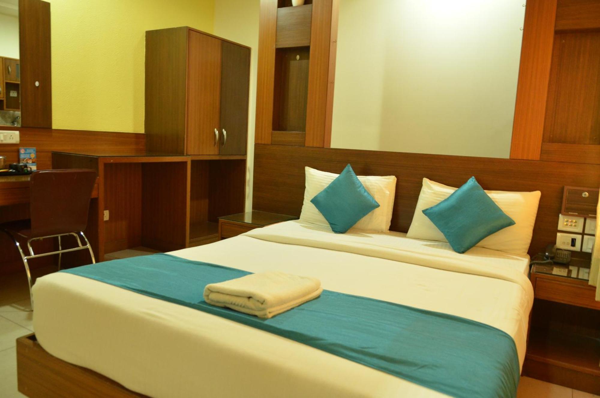 Cubbon Suites - 10 Minute Walk To Mg Road, Mg Road Metro And Church Street Bangalore Buitenkant foto