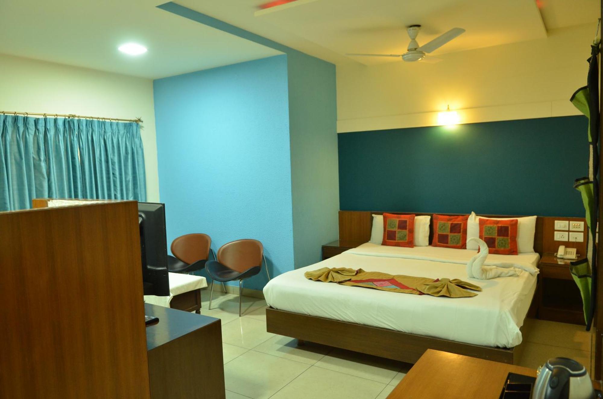 Cubbon Suites - 10 Minute Walk To Mg Road, Mg Road Metro And Church Street Bangalore Buitenkant foto